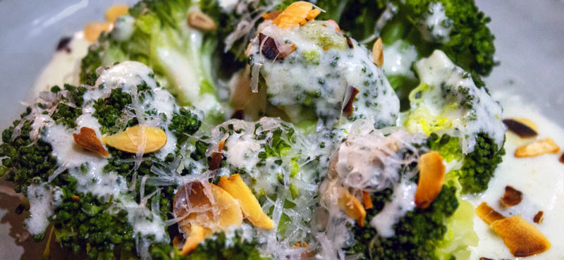 Brocolis Cuits A La Vapeur Sauce Parmesan Line Lisbonne Et Cie