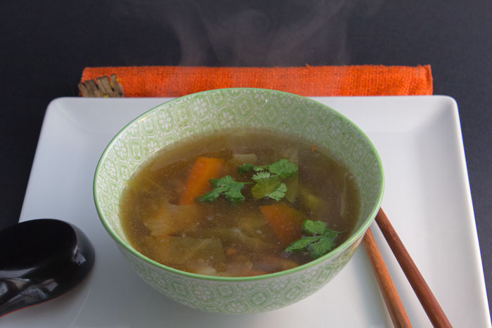 Bouillon parfumé aux épices asiatiques et aux légumes