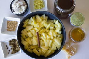 Ingrédients pour le chutney d'ananas, miele et gingembre