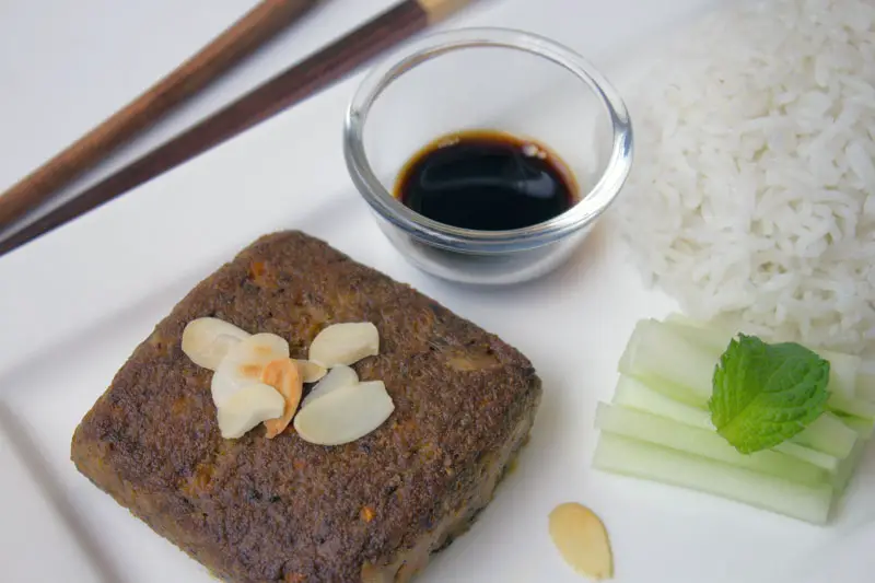 Burger vegan au tofu, champignons et miso brun