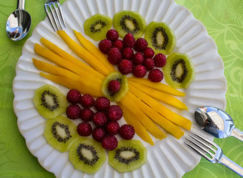 Assiette de fruits d'été á partager