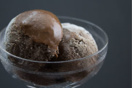 Coupe de sorbet maison au chocolat intense