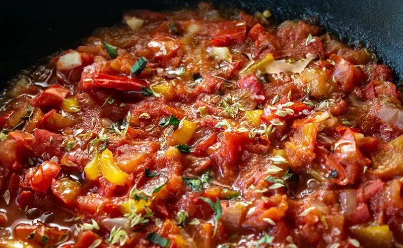 Compotée de tomates et poivrons mijotés au wok