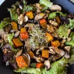 Salade d'automne au potimarron, champignons, lentilles, et graines rôtis