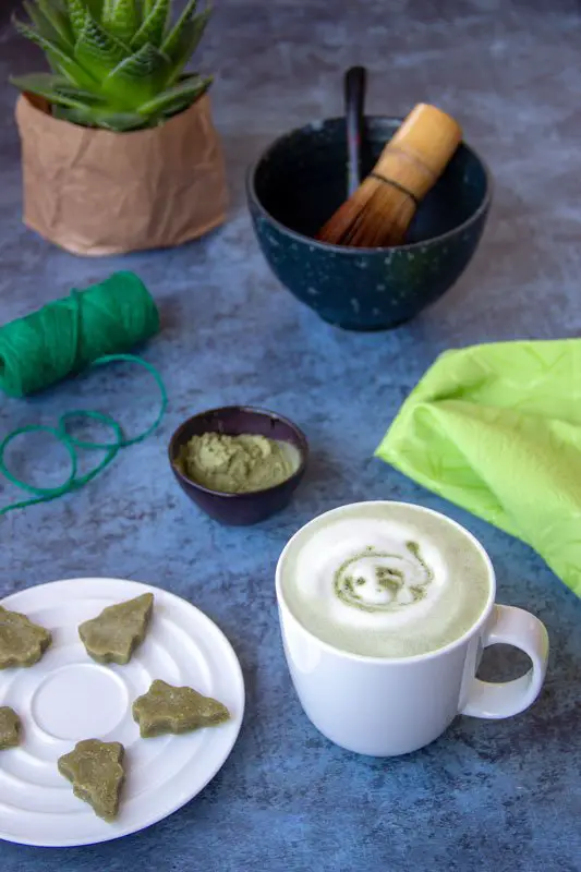 Collation verte de Noël : Matcha latte et pâte d'amandes matcha