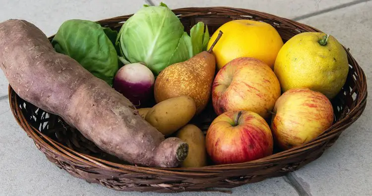 Panier de fruits et légumes biologiques