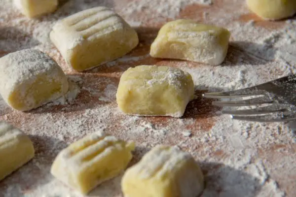 Gnocchi di patate en préparation