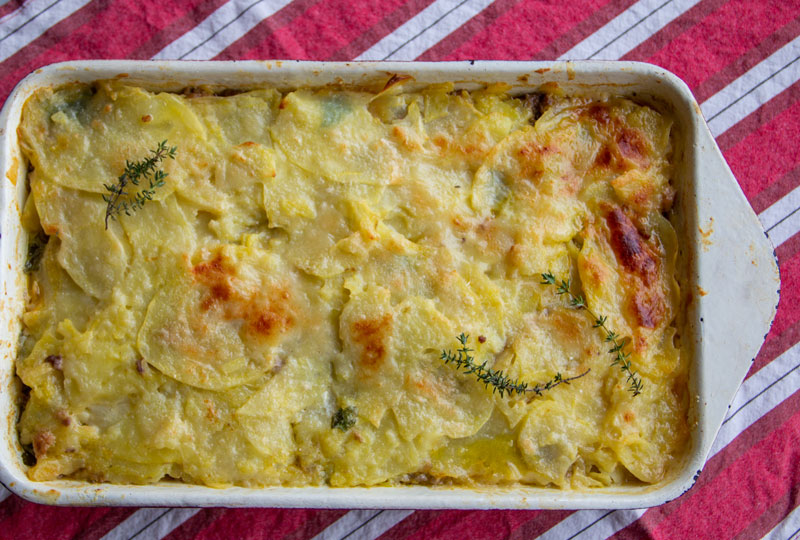 Gratin mixte sortant du four