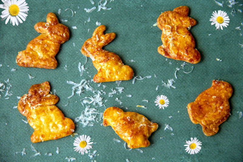 Lapins et poussins feuilletés pour l'apéritif