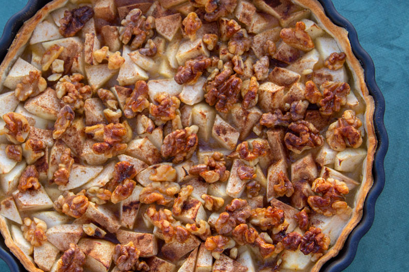 Tarte aux dés de pommes et noix caramélisées