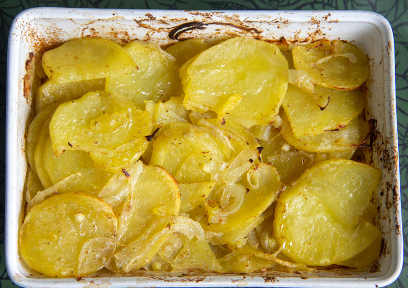 Plat de pommes de terre boulangères