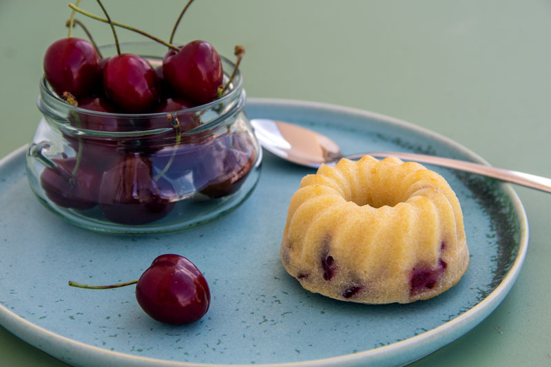 Petits gâteaux bundt cakes aux cerises