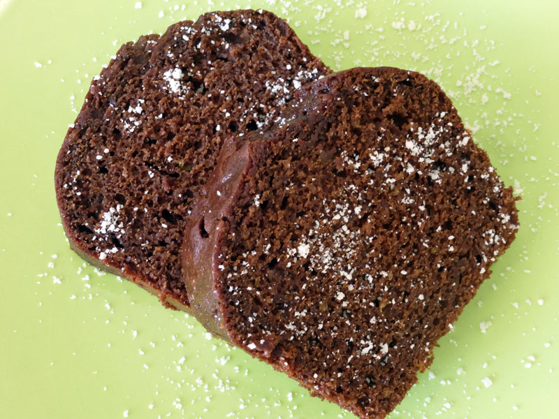 Gâteau moelleux au yaourt et au chocolat noir