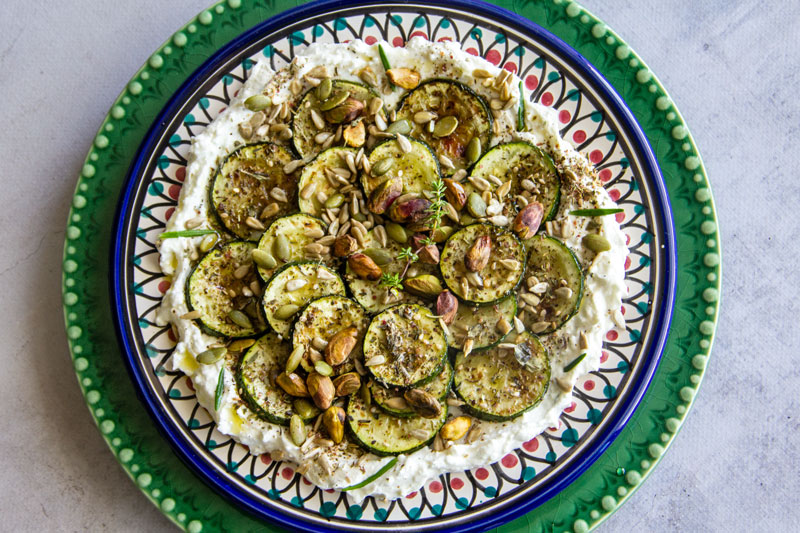Courgettes à la plancha et féta fouettée